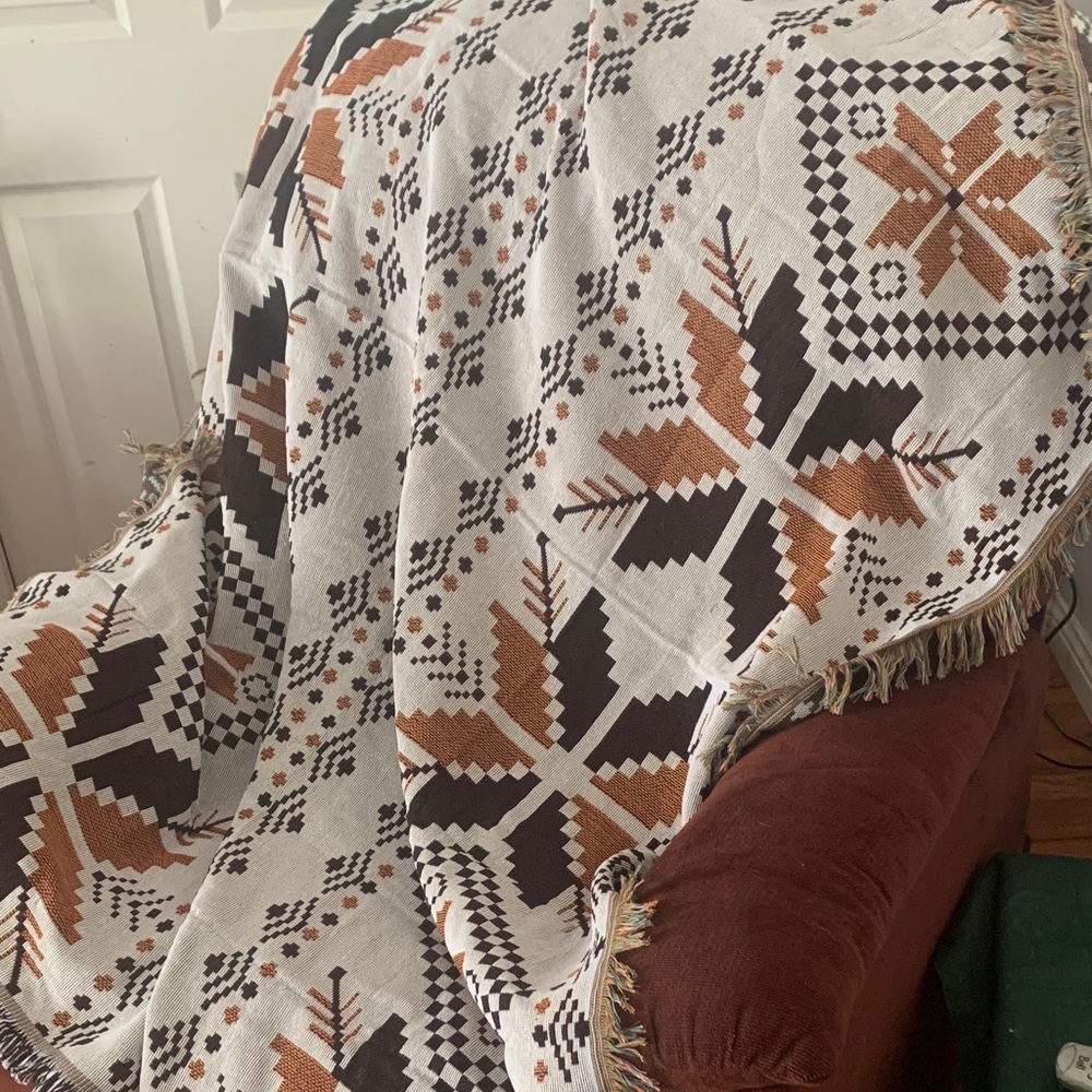 Geometric Patterned Throw Blanket
